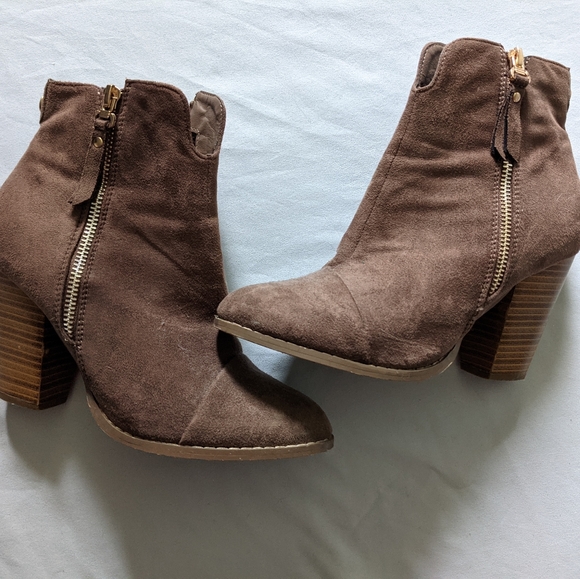 Women's boots - Picture 1 of 6